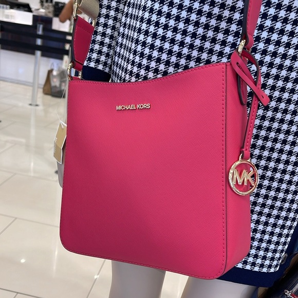 Michael Kors Jet Set Travel Small Messenger Crossbody Bag
Electric Pink 
NWT - Picture 5 of 16